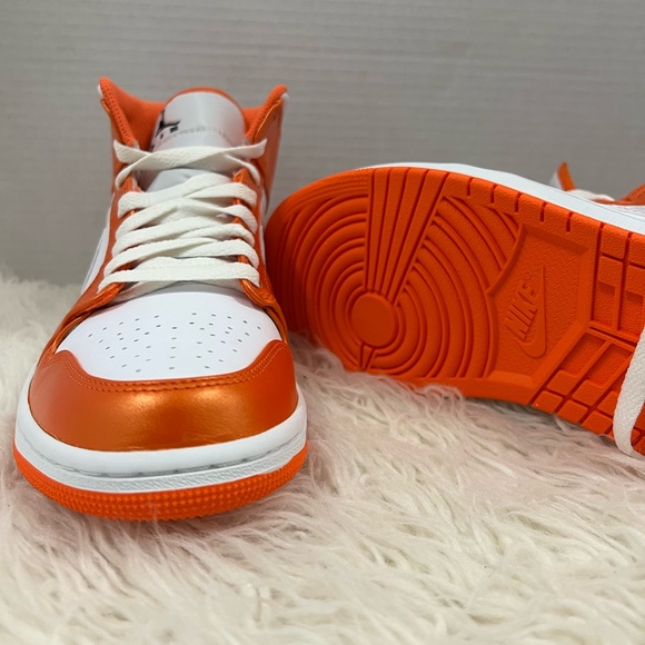 Air Jordan 1 MID SE, Electro Orange - Picture 6 of 13